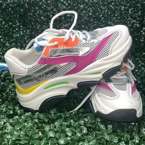 EUC Steve Madden Sneakers size 9 women’s